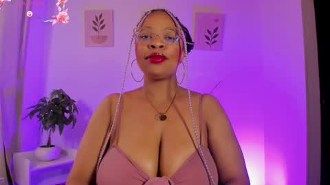 Laurita Aries  online show from November 4, 2025, 3:22 pm