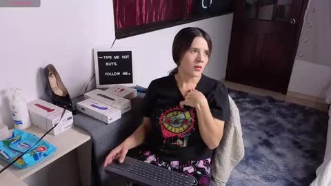 Laura online show from March 3, 2025, 11:46 pm