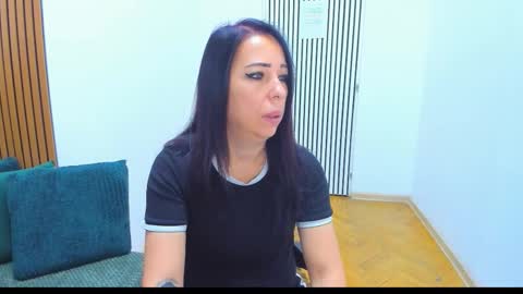 Snapshot of laurasinfull chatting on September 28, 2025, 3:23 am Laura online show from September 28, 2025, 3:23 am