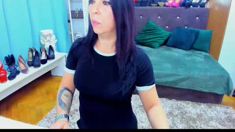 Snapshot of laurasinfull chatting on October 7, 2025, 3:14 am Laura online show from October 7, 2025, 3:14 am