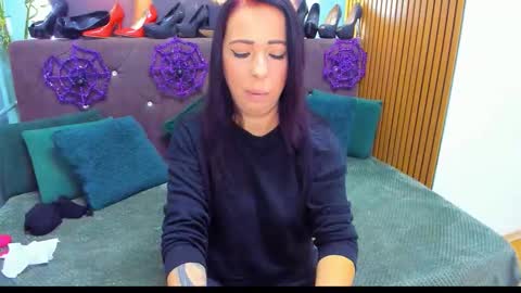 Snapshot of laurasinfull chatting on October 27, 2025, 4:49 am Laura online show from October 27, 2025, 4:49 am