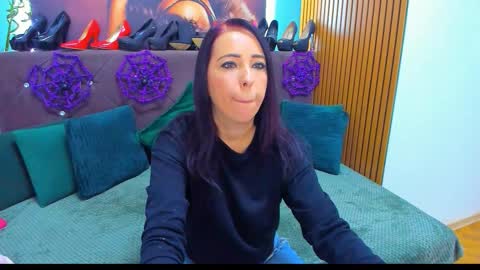 Snapshot of laurasinfull chatting on October 30, 2025, 4:25 am Laura online show from October 30, 2025, 4:25 am