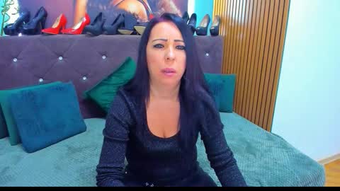 Snapshot of laurasinfull chatting on November 3, 2025, 4:25 am Laura online show from November 3, 2025, 4:25 am