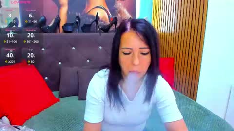 Snapshot of laurasinfull chatting on July 2, 2026, 3:17 am Laura online show from July 2, 2026, 3:17 am
