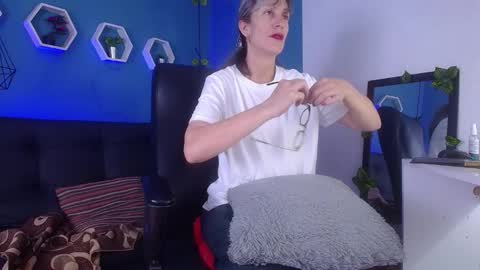 Snapshot of laurasofia45 chatting on February 28, 2026, 11:06 pm Laura Sofia online show from February 28, 2026, 11:06 pm