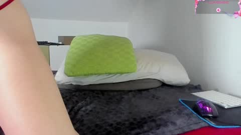 Laura Lara Sommer online show from December 22, 2024, 3:44 am