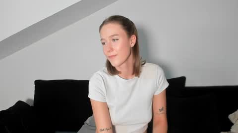 Snapshot of laurasommer chatting on July 27, 2026, 6:04 pm Laura Lara Sommer online show from July 27, 2026, 6:04 pm