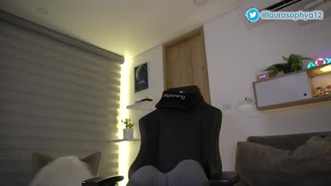 Laura online show from December 10, 2024, 3:30 am