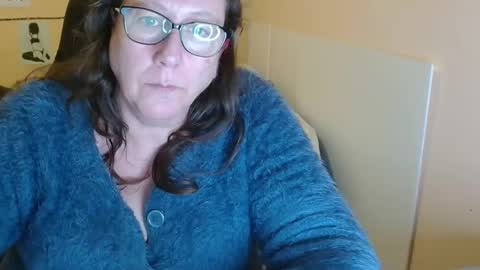 laureanne online show from December 1, 2024, 4:29 pm