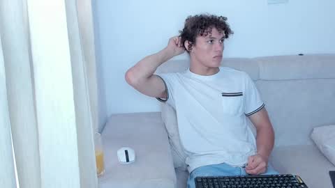 Laureent online show from February 6, 2025, 9:38 pm