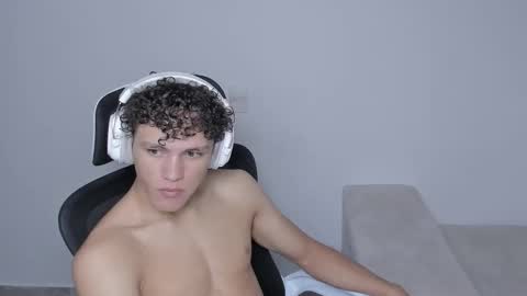 Laureent online show from September 15, 2025, 7:14 pm