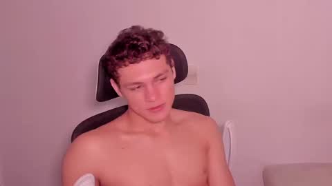 Laureent online show from March 13, 2026, 5:41 pm