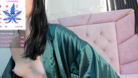 Snapshot of laurem_paulette chatting on January 20, 2025, 10:37 pm Laurem online show from January 20, 2025, 10:37 pm