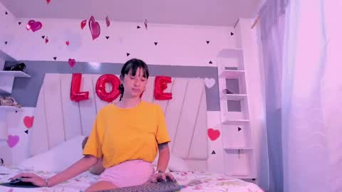 Snapshot of laurem_paulette chatting on February 27, 2025, 4:43 pm Laurem online show from February 27, 2025, 4:43 pm