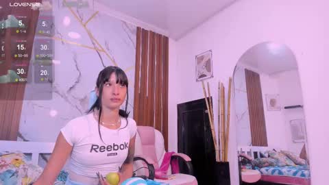 Snapshot of laurem_paulette chatting on February 28, 2025, 1:03 pm Laurem online show from February 28, 2025, 1:03 pm