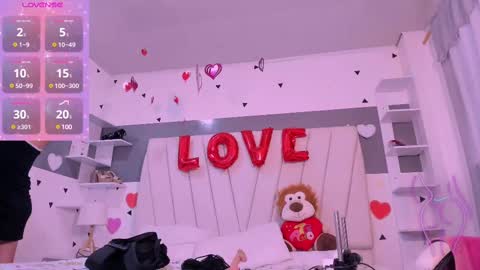 Snapshot of laurem_paulette chatting on March 2, 2025, 12:43 pm Laurem online show from March 2, 2025, 12:43 pm