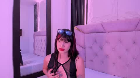 Laurem online show from September 25, 2025, 8:34 pm