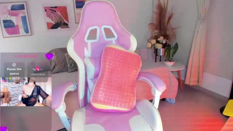 MissLauren online show from May 27, 2026, 1:57 am
