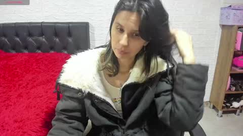 Snapshot of lauren_ashlee chatting on January 21, 2025, 7:17 pm Lauren Independent model online show from January 21, 2025, 7:17 pm