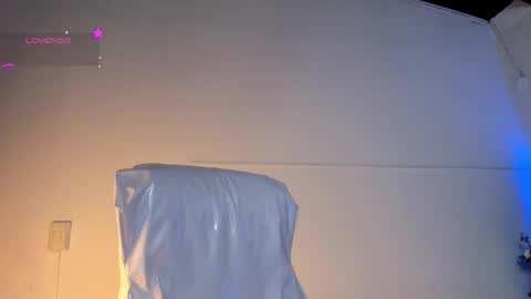 Lauren online show from October 21, 2025, 8:09 pm