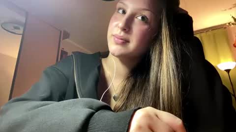 laurenawalt online show from July 11, 2026, 3:26 pm