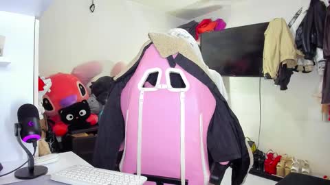 SF online show from October 8, 2025, 4:04 pm