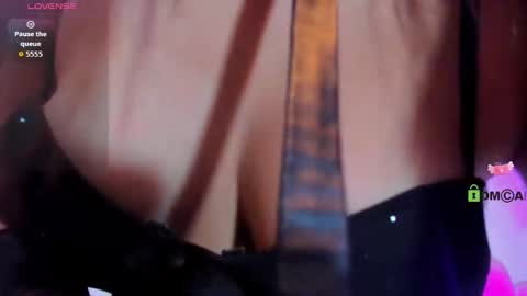 Lauren Hu online show from October 8, 2025, 2:53 am