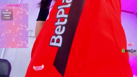 Lauren Hu online show from November 5, 2025, 3:06 am