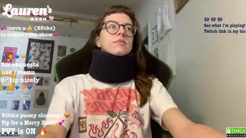 Snapshot of laurenipsumsit chatting on December 24, 2024, 2:22 pm Lauren online show from December 24, 2024, 2:22 pm