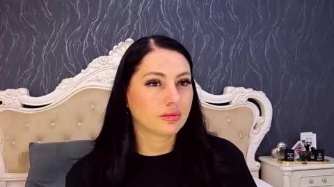 Laura online show from November 5, 2025, 7:52 am