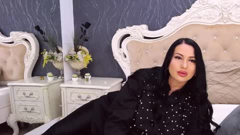 Laura online show from April 16, 2026, 9:39 pm