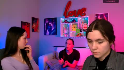 Laure online show from March 25, 2026, 3:07 pm