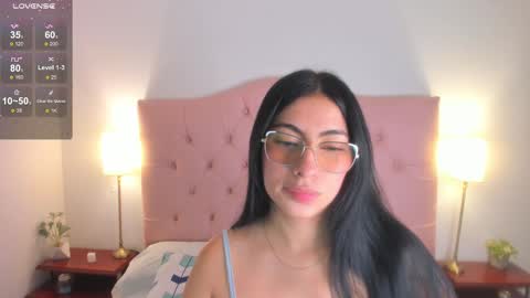 laurenn_smitth online show from February 12, 2025, 12:33 pm