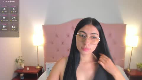 laurenn_smitth online show from February 15, 2025, 12:33 pm