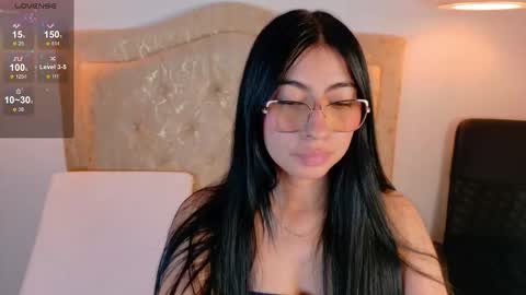 laurenn_smitth online show from October 20, 2025, 2:17 pm