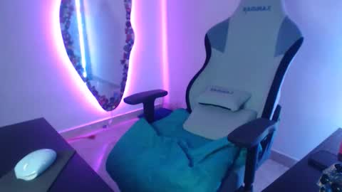 Lauren online show from March 17, 2026, 11:41 pm