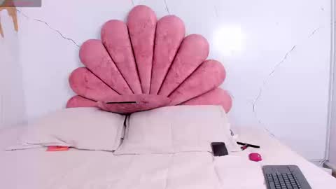 Lauren  online show from March 13, 2026, 3:51 pm