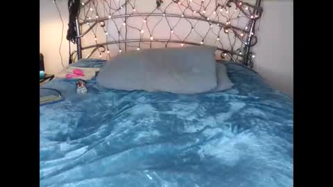 Lauren online show from November 4, 2025, 11:15 pm