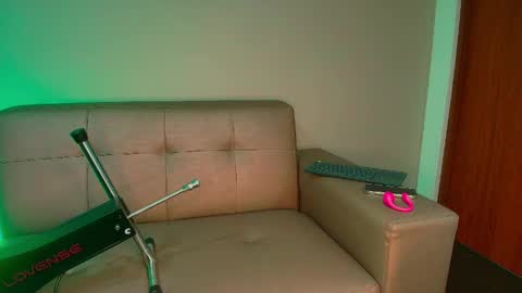 lauri online show from April 19, 2026, 6:21 pm