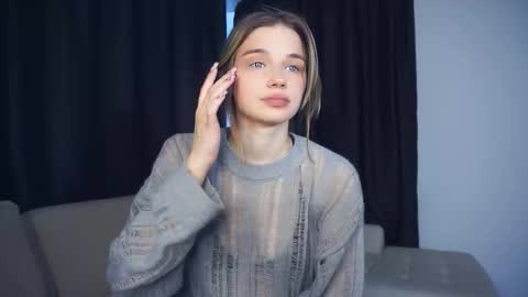 Snapshot of laurineleconey chatting on February 23, 2026, 12:57 pm Bella online show from February 23, 2026, 12:57 pm