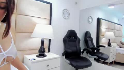 Laurin Rivas online show from October 13, 2025, 1:44 pm