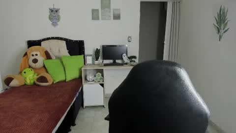 Snapshot of lauu7 chatting on July 3, 2026, 12:17 am lauu7 online show from July 3, 2026, 12:17 am