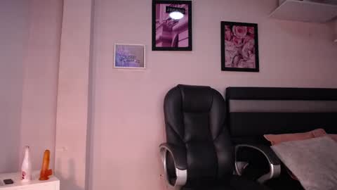 Snapshot of lauwild_ chatting on January 13, 2026, 11:26 am LauWild online show from January 13, 2026, 11:26 am