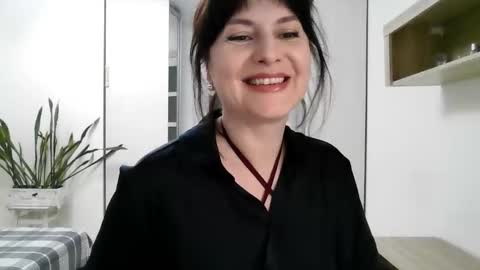 Diana  online show from September 18, 2025, 7:49 pm