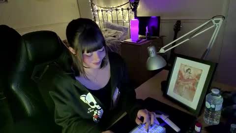 Lavenderrzz online show from November 24, 2025, 2:17 pm