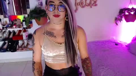 Snapshot of laveneno_ortiz07 chatting on October 10, 2025, 11:48 pm Cristina online show from October 10, 2025, 11:48 pm