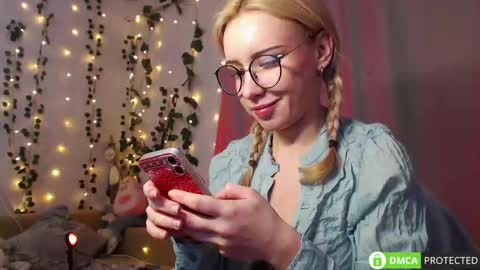 Mia online show from March 12, 2026, 9:59 am