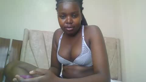 Snapshot of lavycaramel chatting on November 17, 2025, 10:48 pm lavycaramel online show from November 17, 2025, 10:48 pm