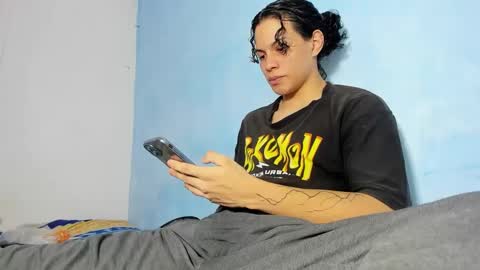 ZAmbrano online show from October 1, 2025, 1:22 am