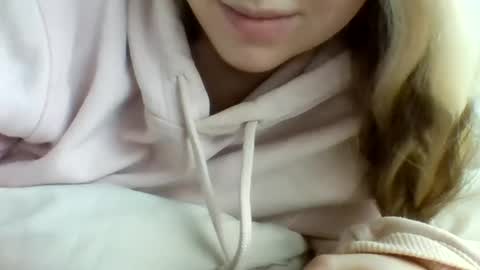 layannalea online show from December 13, 2024, 8:26 pm